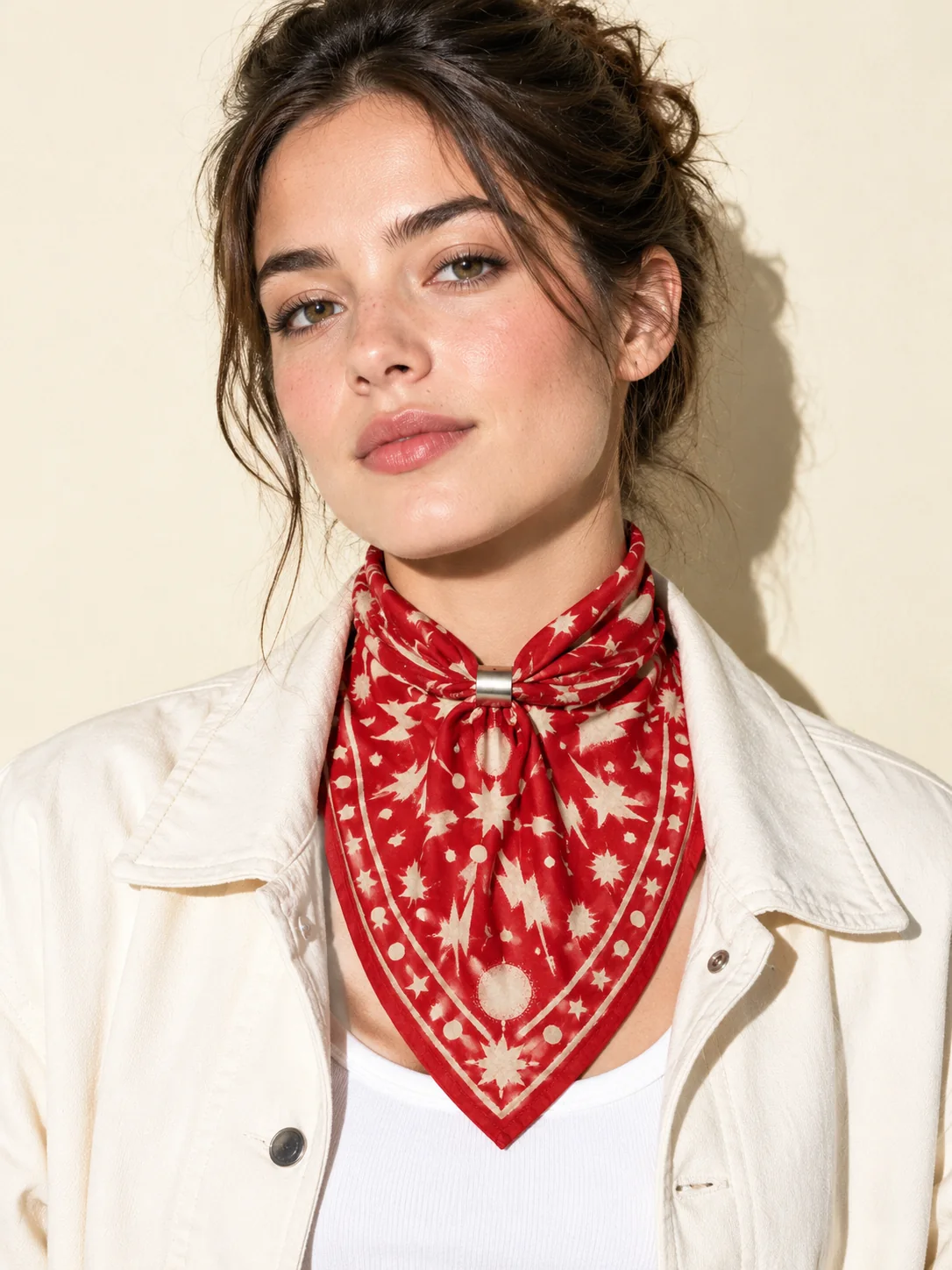 Stencil Stars Bandana, gedragen als: Ringglijder