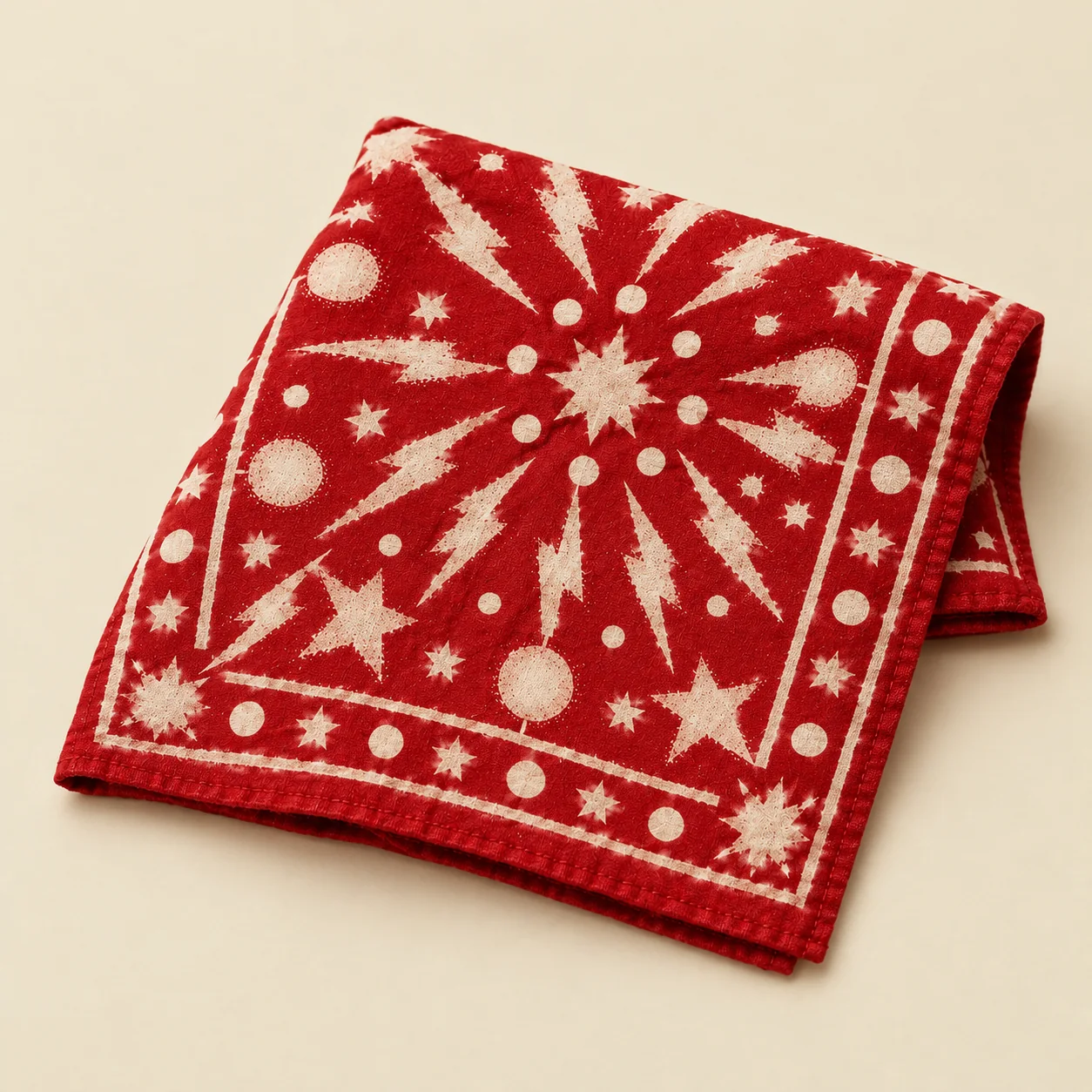 Stencil Stars Bandana, gevouwen: print en zoomdetail